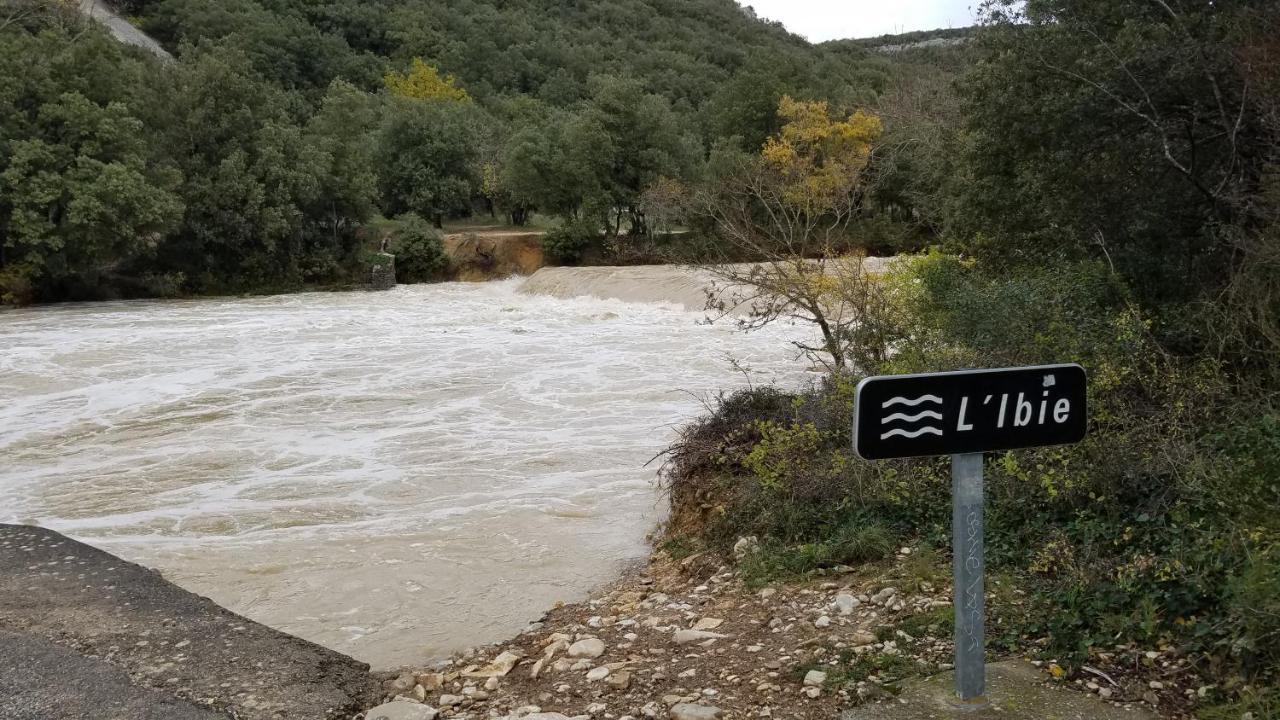 Gites Du Combeau Saint-Maurice-dʼIbie Exteriör bild